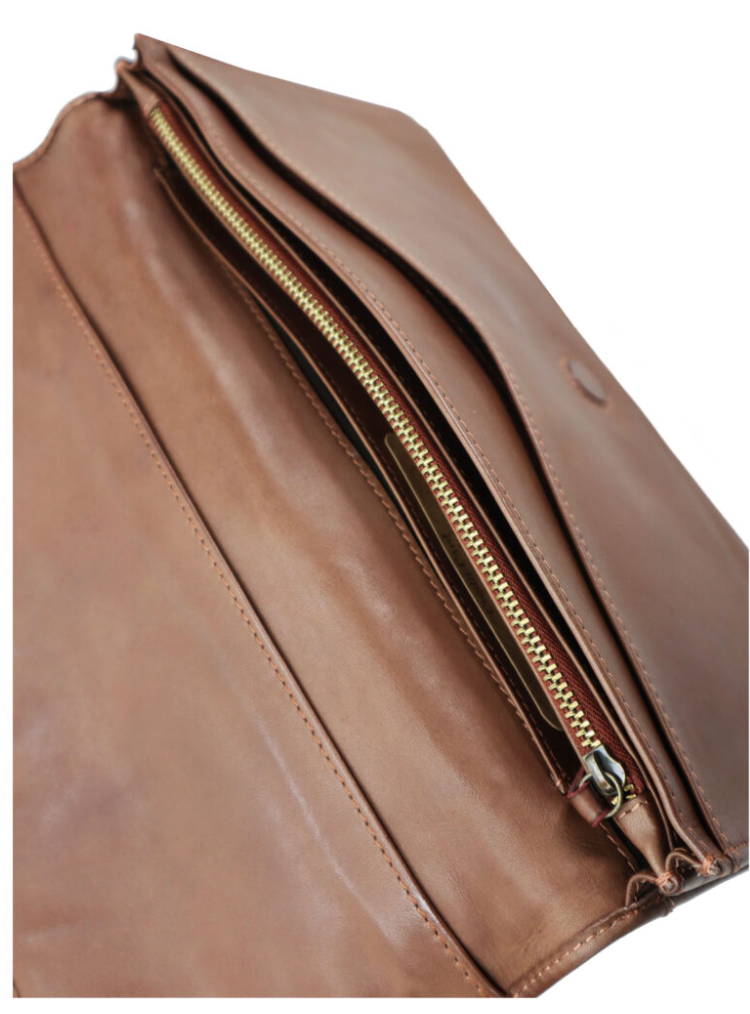 Kompanero Aleks Clutch