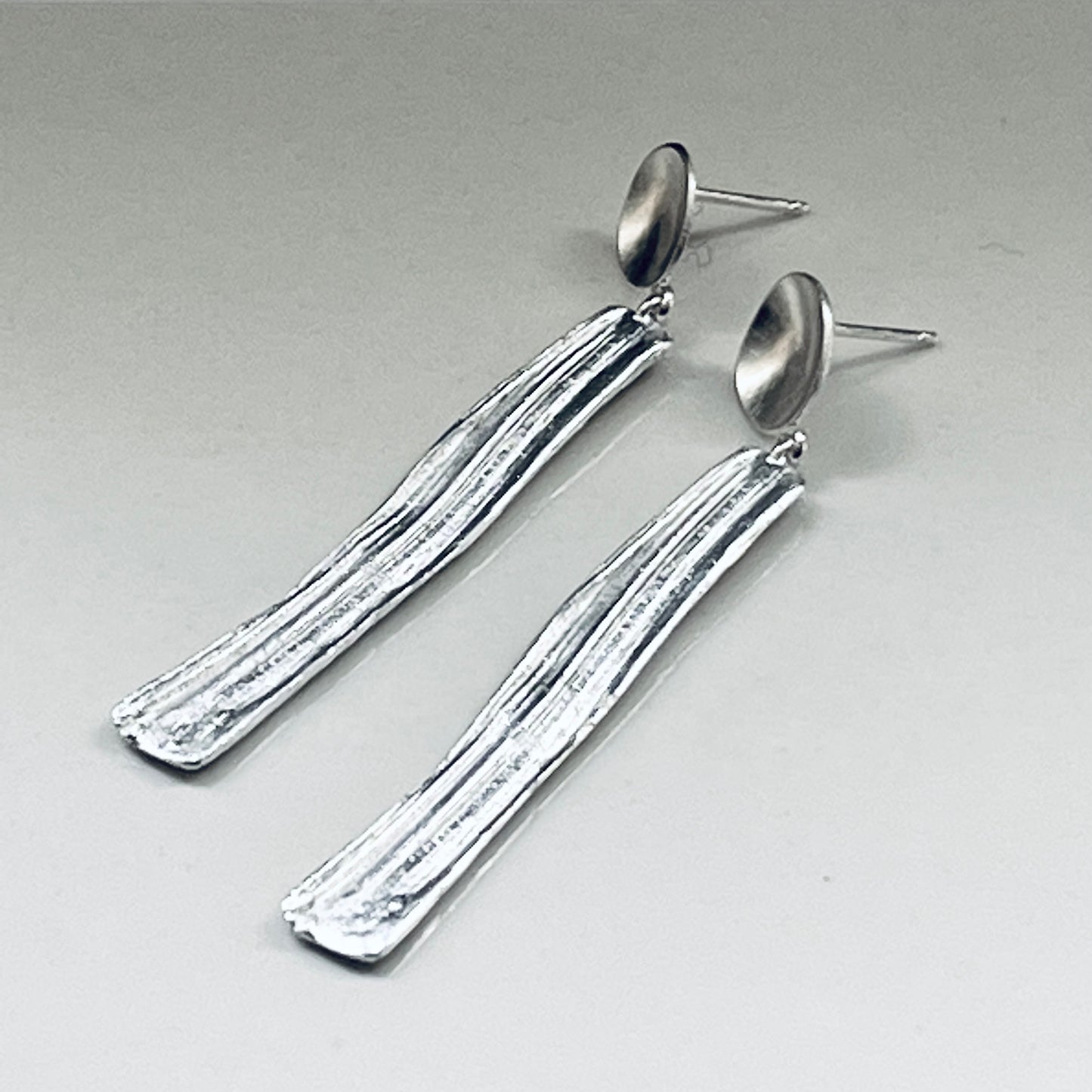 Little Mountain Sterling silver textured drop earring E0108