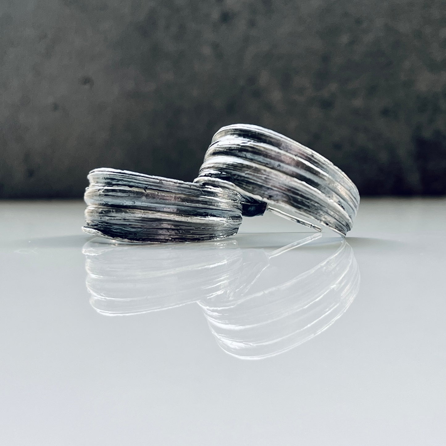 Little Mountain Large open hoops in Sterling silver E0105