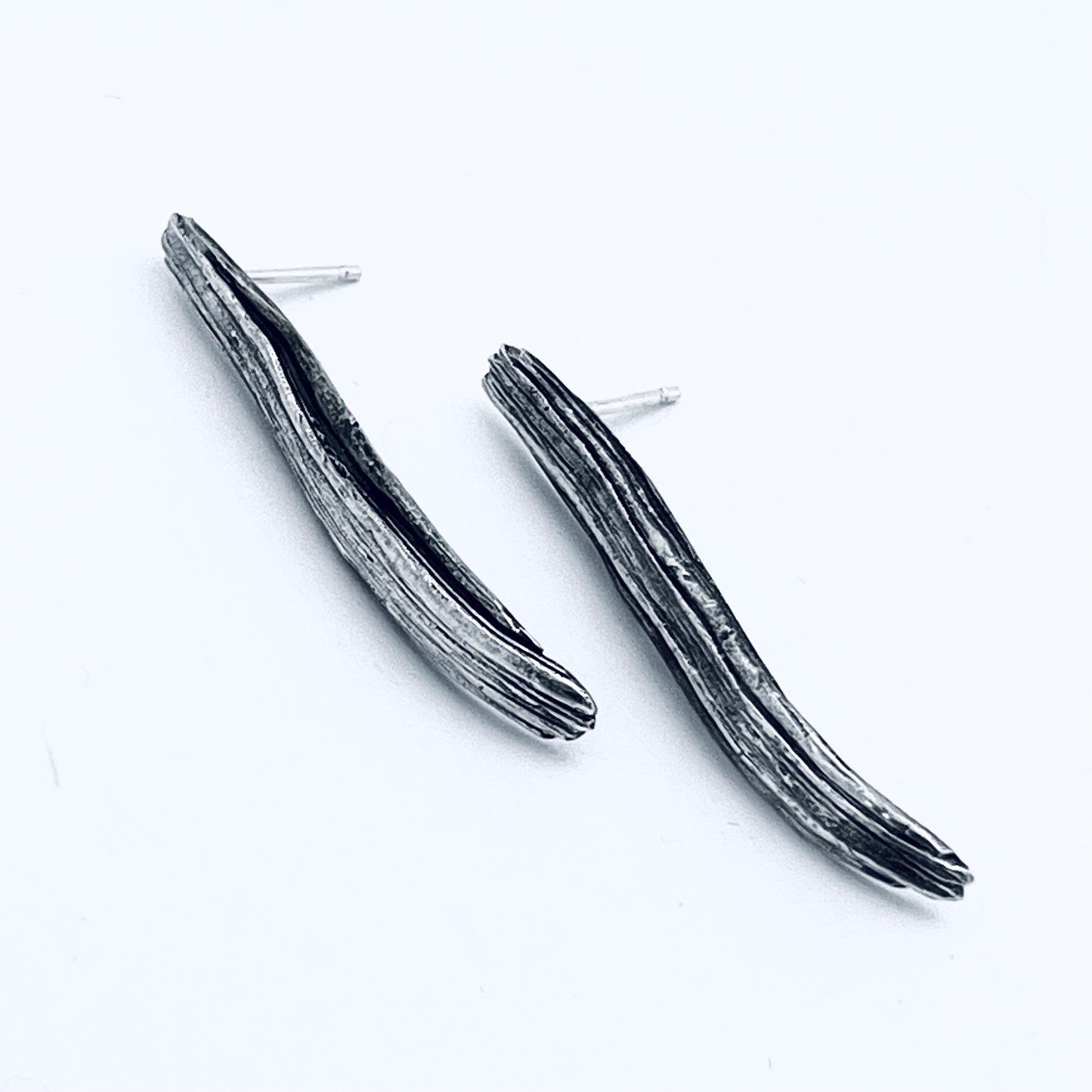 Little Mountain Textured sterling silver earrings E0104