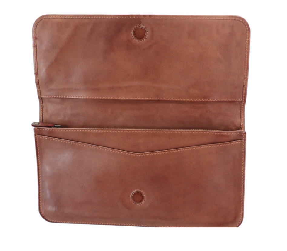Kompanero Aleks Clutch