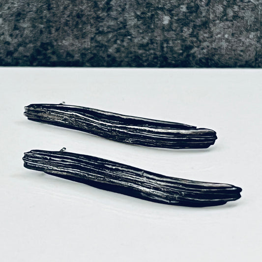 Little Mountain Textured sterling silver earrings E0104